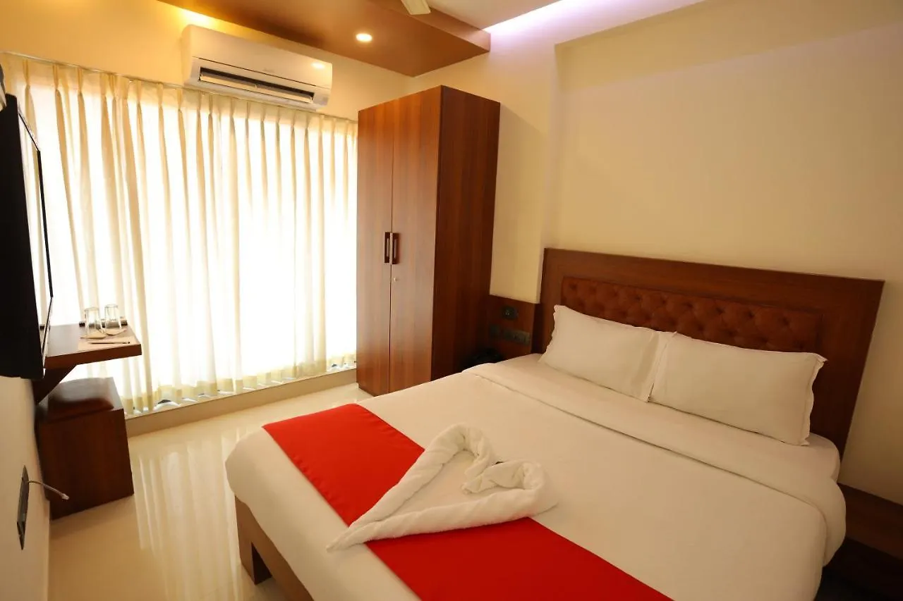 ホテルQ One Plaza Kochi 3*,  インド